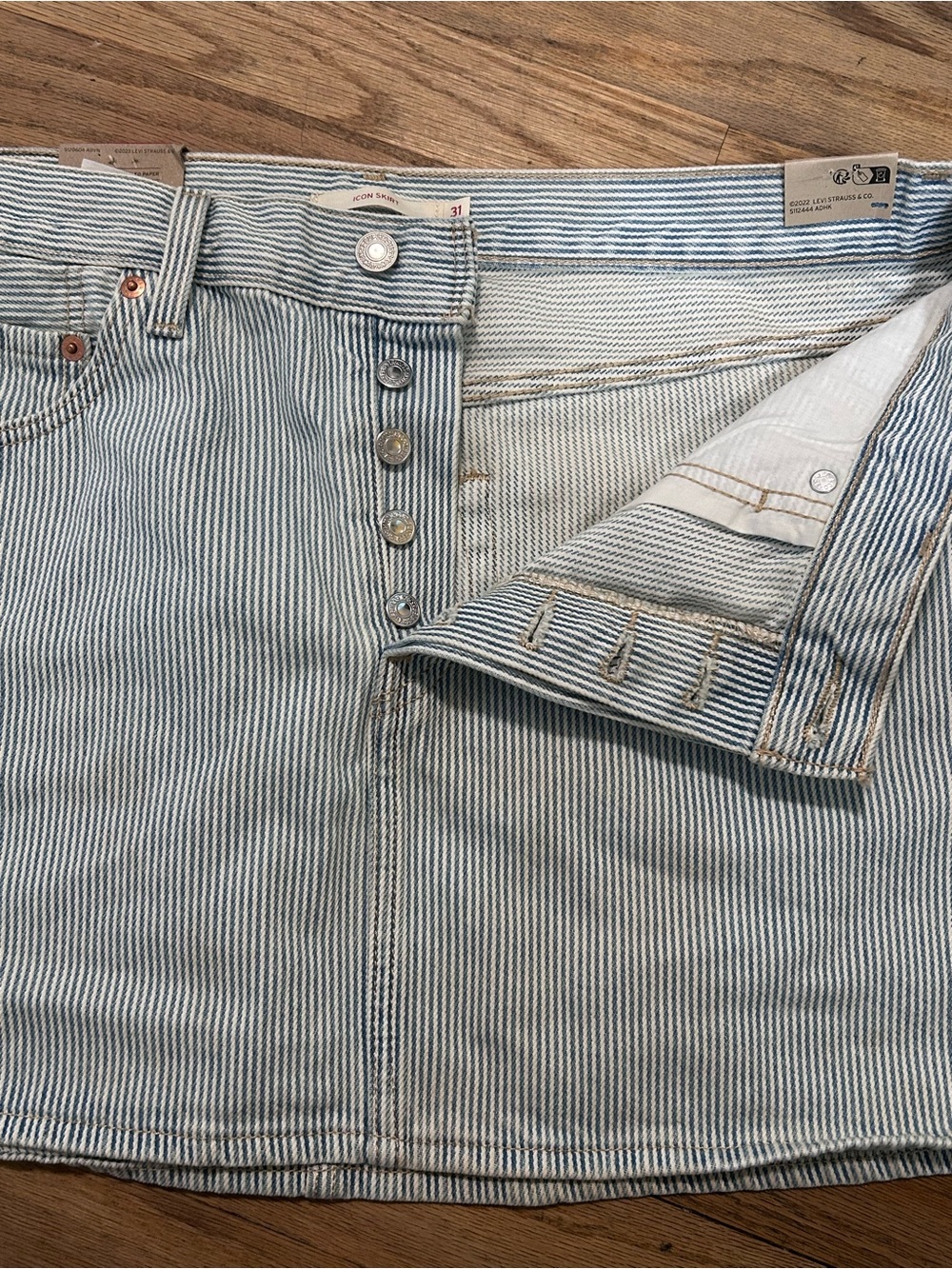 Levi's Light Blue & White Pinstripe Icon Skirt - Picture 8 of 9